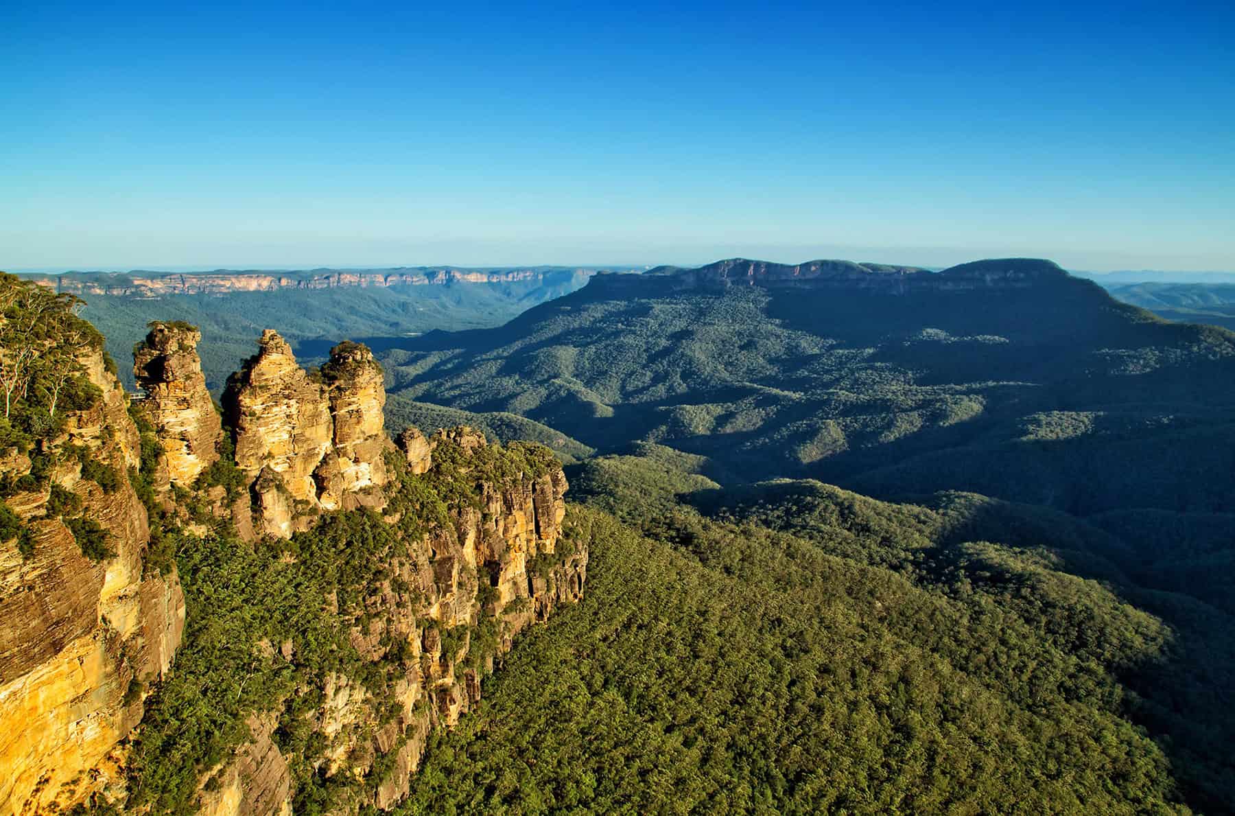 FXYFPM The famous Three Sisters rock formation in the Blue Mountains National Park, Australia